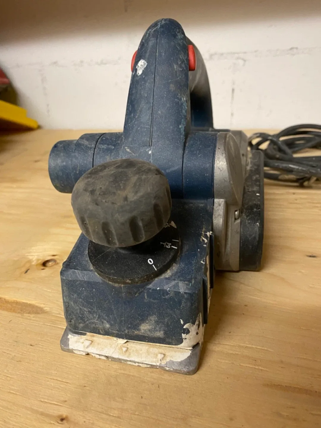 Bosch PL1682 Electric Hand Planer image indicator(2)