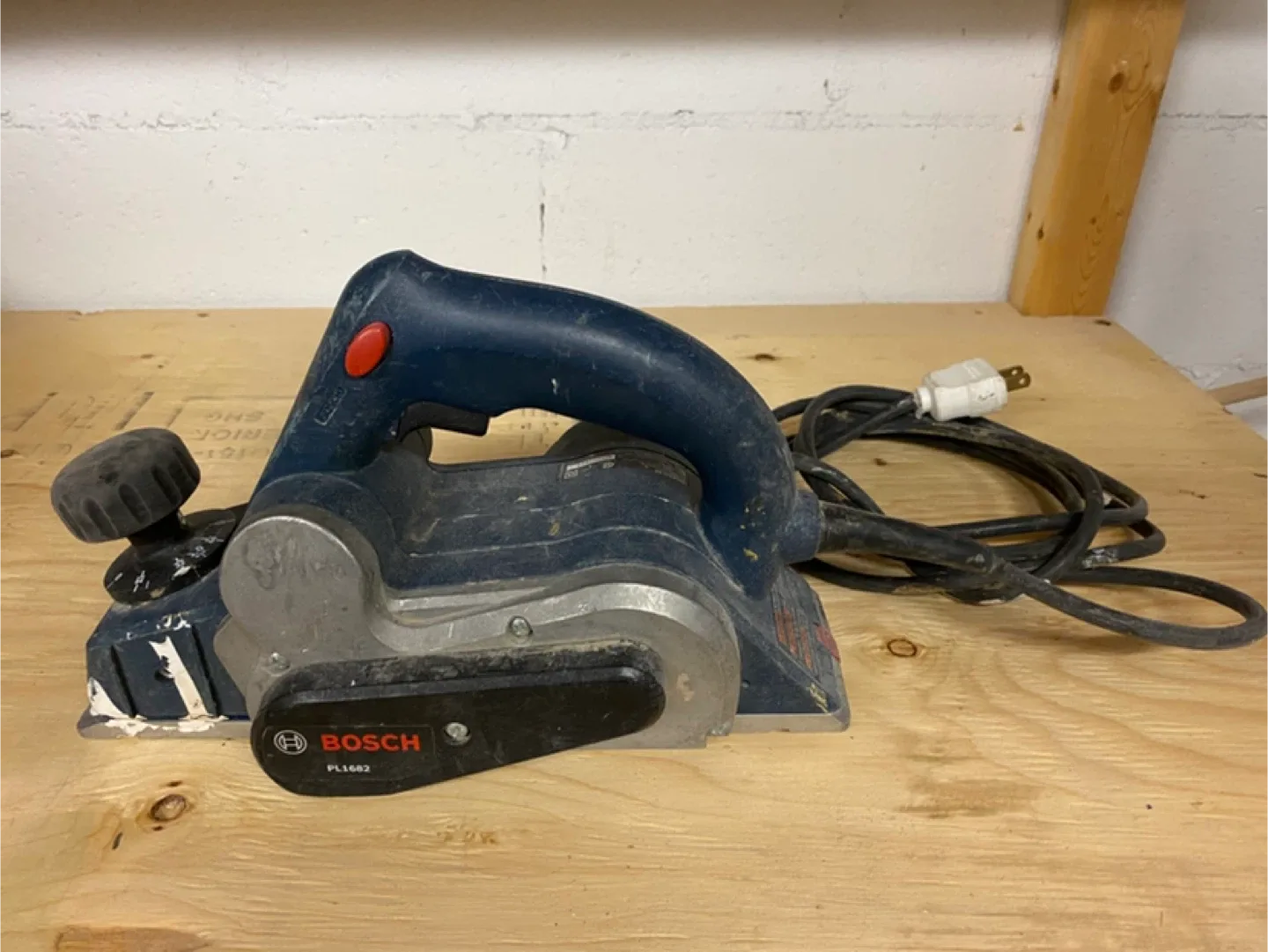 Bosch PL1682 Electric Hand Planer thumbnail