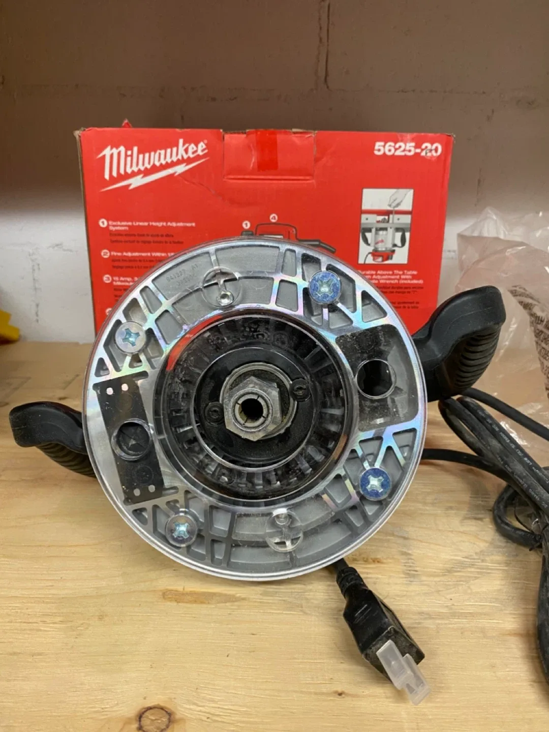 Milwaukee 5625-20 Fixed Base Production Router image indicator(4)