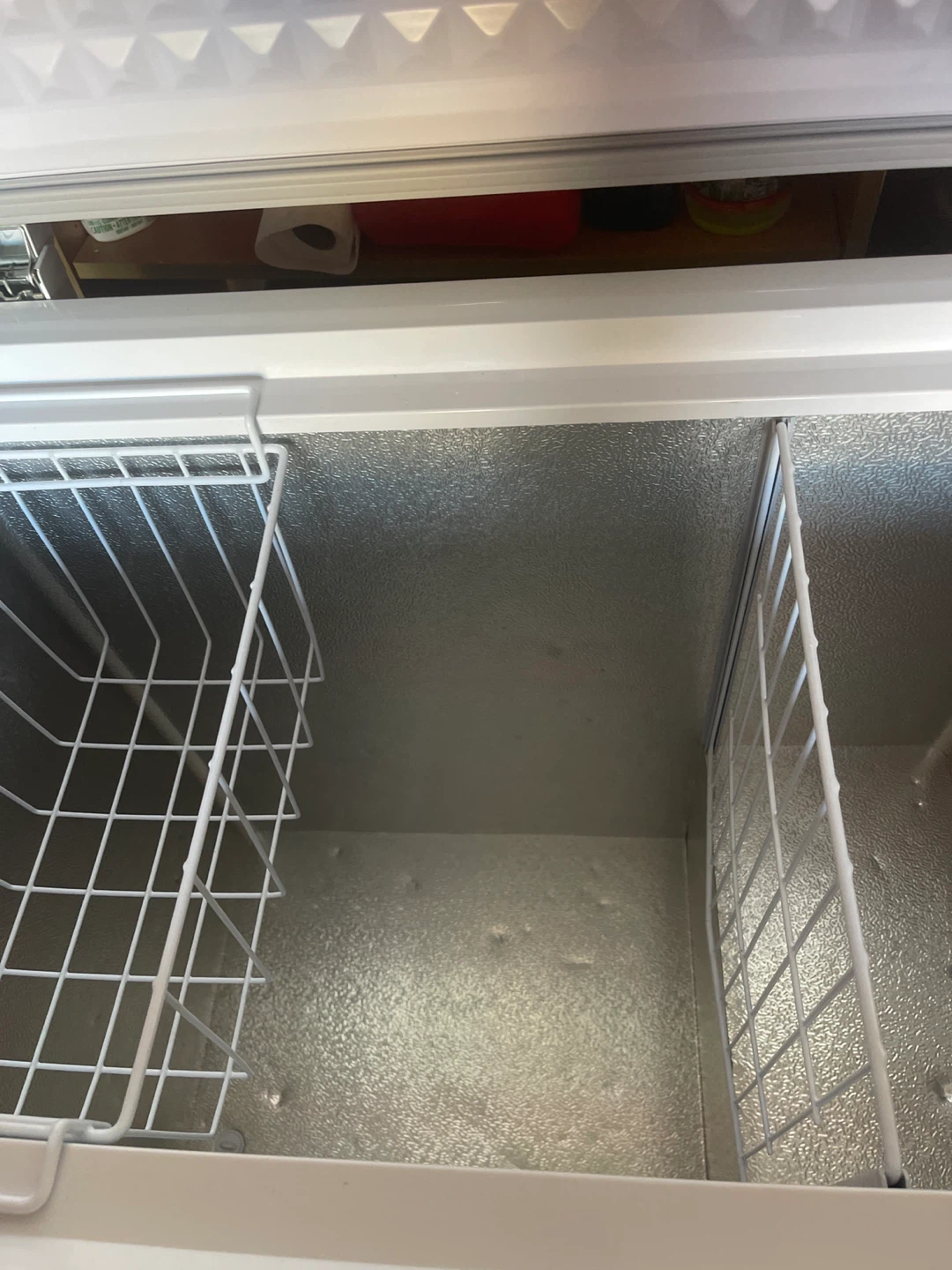 White Whirlpool Chest Freezer - photo 2