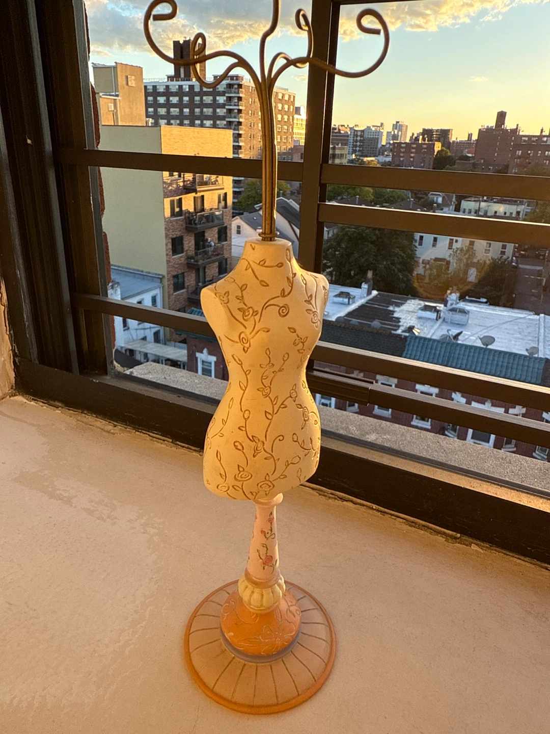 Decorative Mannequin Jewelry Holder - photo 2