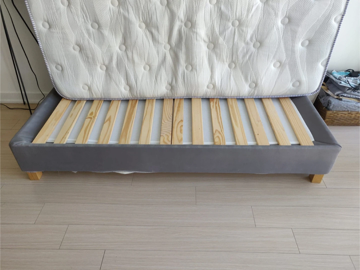 Single bed frame and mattress