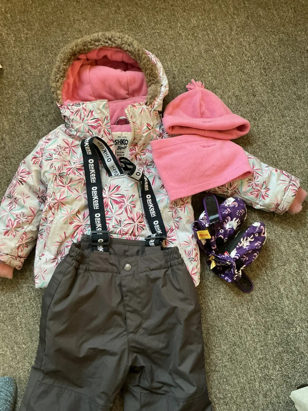 OshKosh Bgosh 4-Piece Snow Suit Set image indicator(4)
