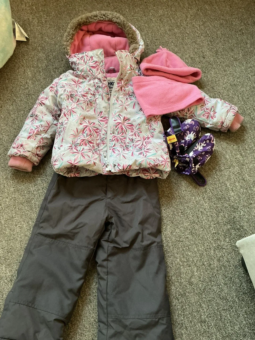 OshKosh Bgosh 4-Piece Snow Suit Set image indicator(3)