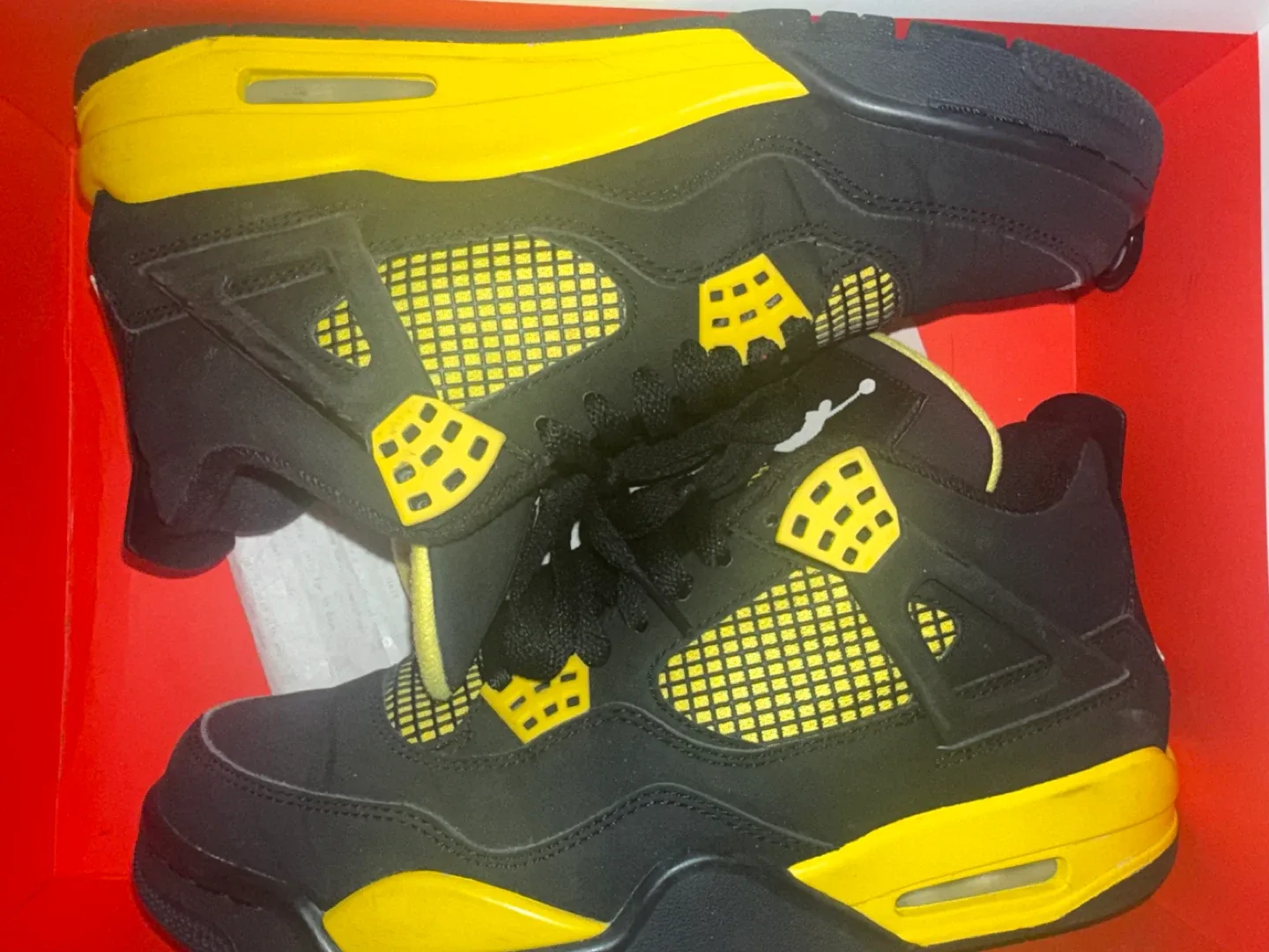 Air Jordan 4 Retro Thunder & Oreo, Size 8 & 9 image indicator(2)