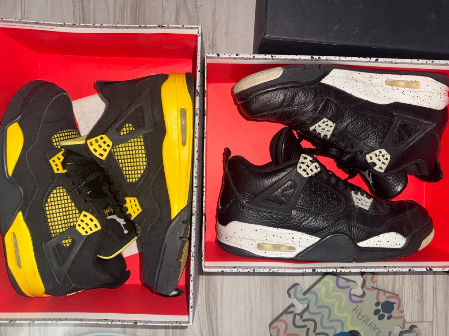 Air Jordan 4 Retro Thunder & Oreo, Size 8 & 9 thumbnail
