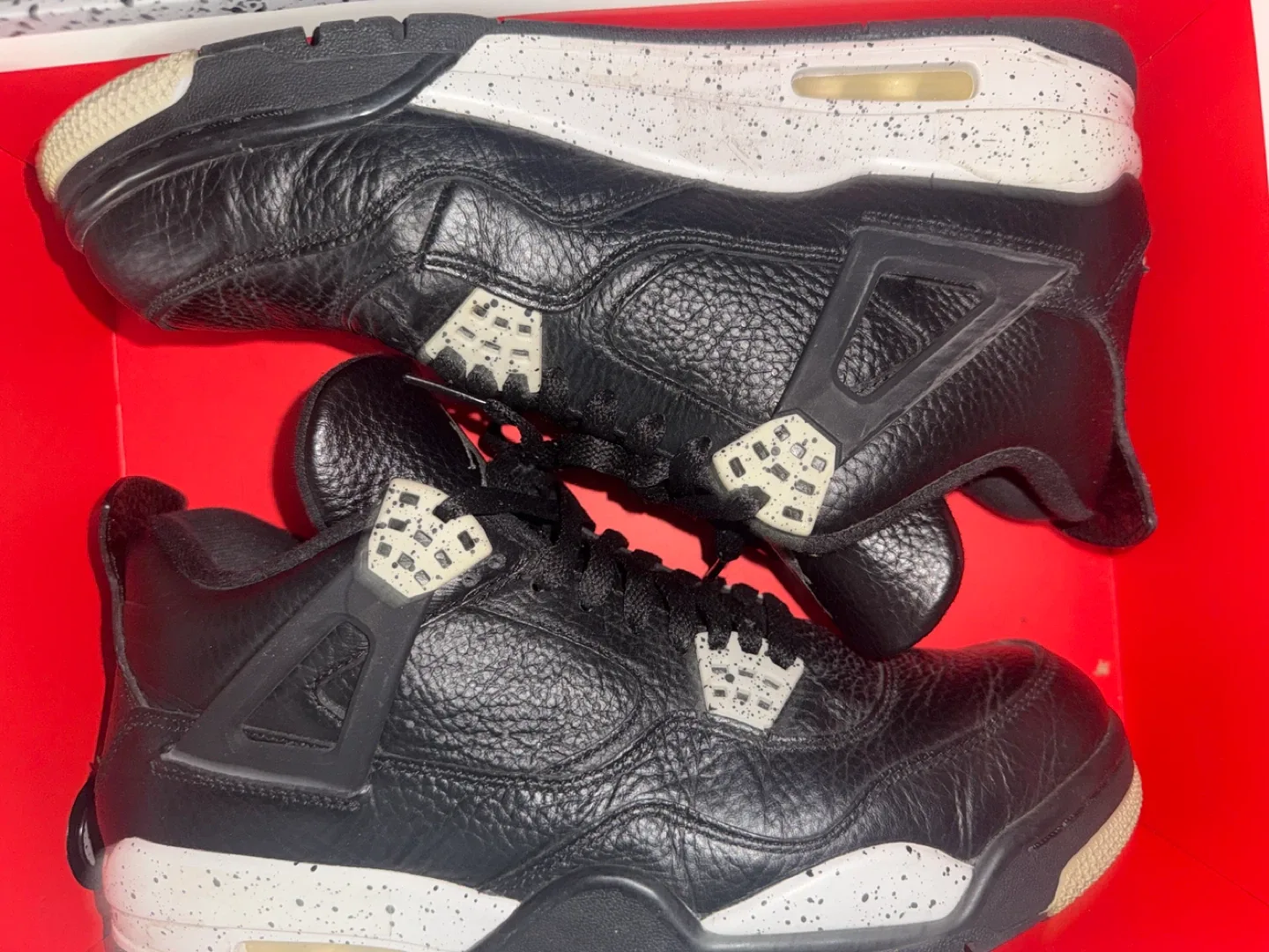 Air Jordan 4 Retro Thunder & Oreo, Size 8 & 9 image indicator(3)