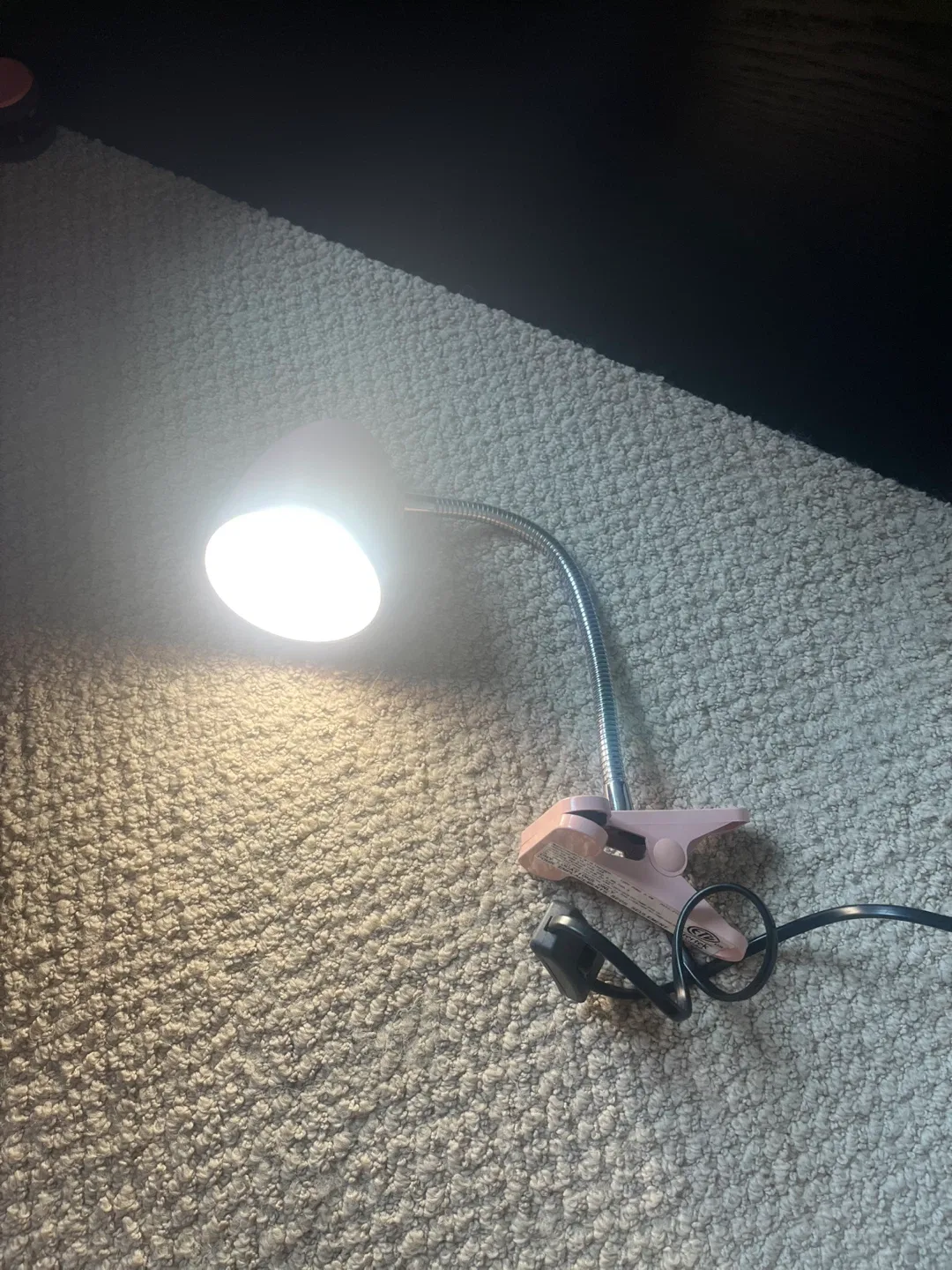 Pink Clip-On Desk Lamp image indicator(2)