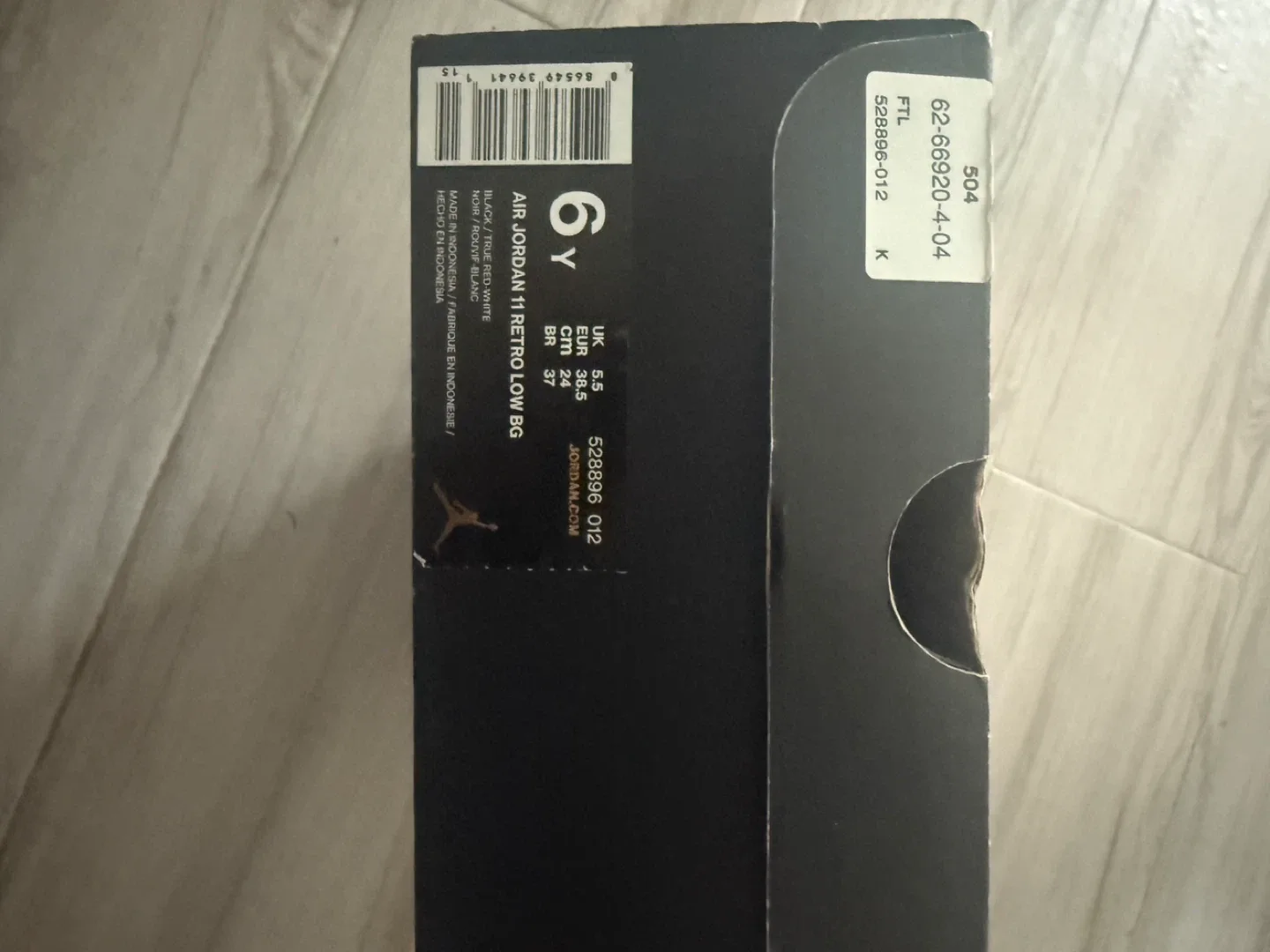 Air Jordan 11 Retro Low BG - Size 6Y image indicator(2)