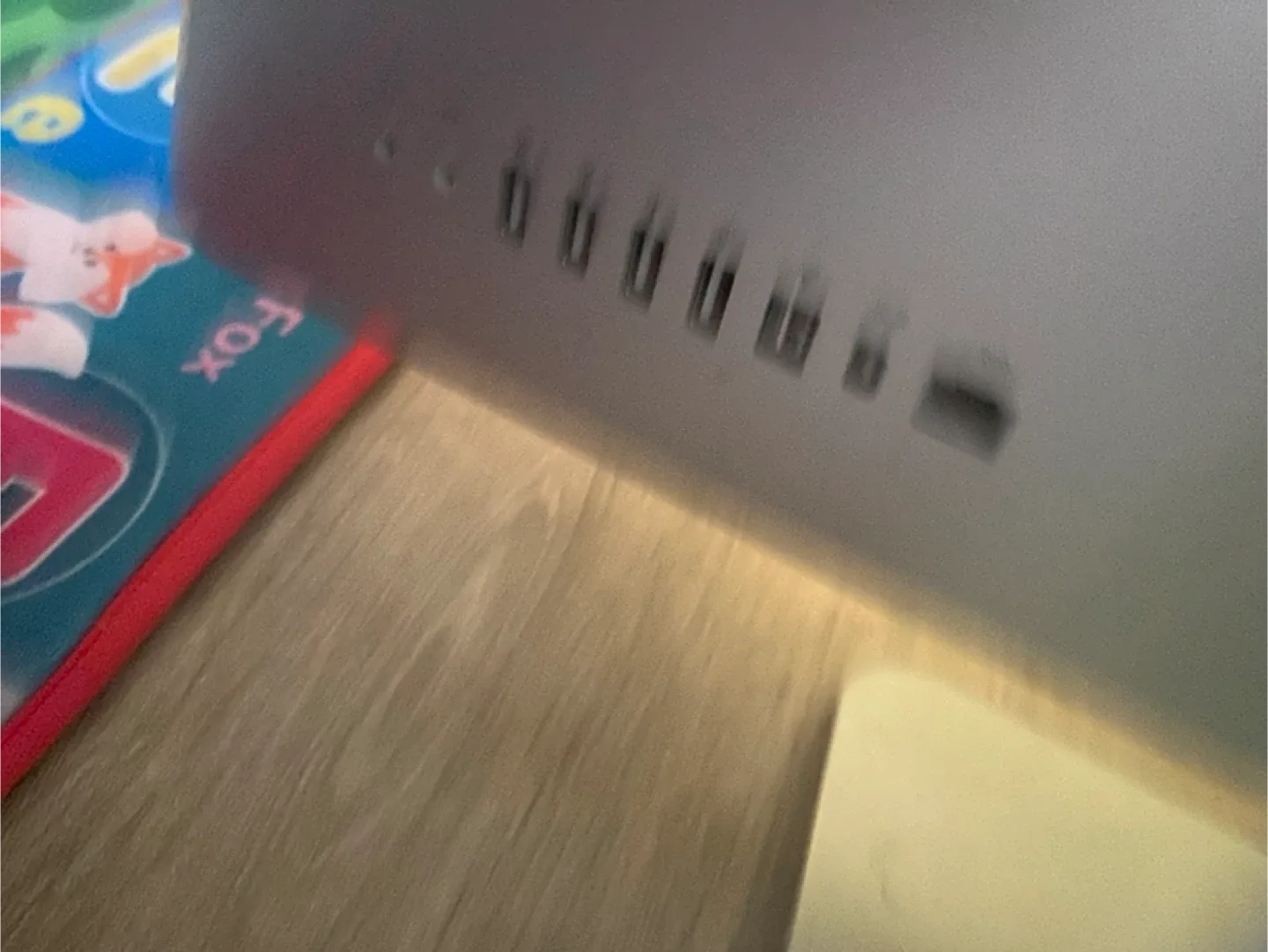 Apple iMac 21" Desktop Computer (white screen) image indicator(3)