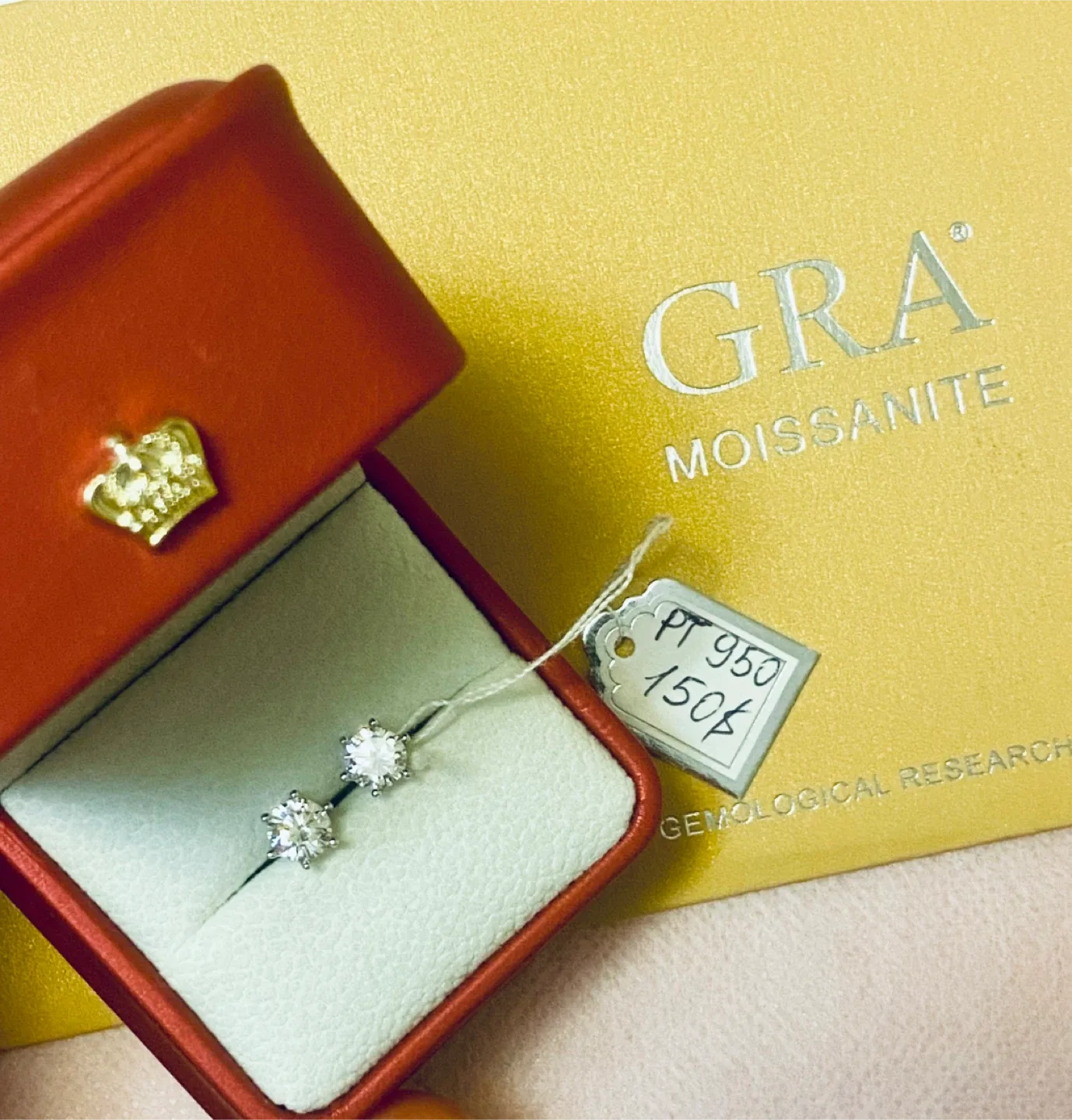 GRA Moissanite Pure Platinum Stud Earrings thumbnail