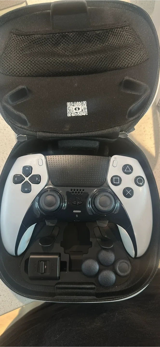 Sony DualSense Edge Wireless Controller image indicator(2)