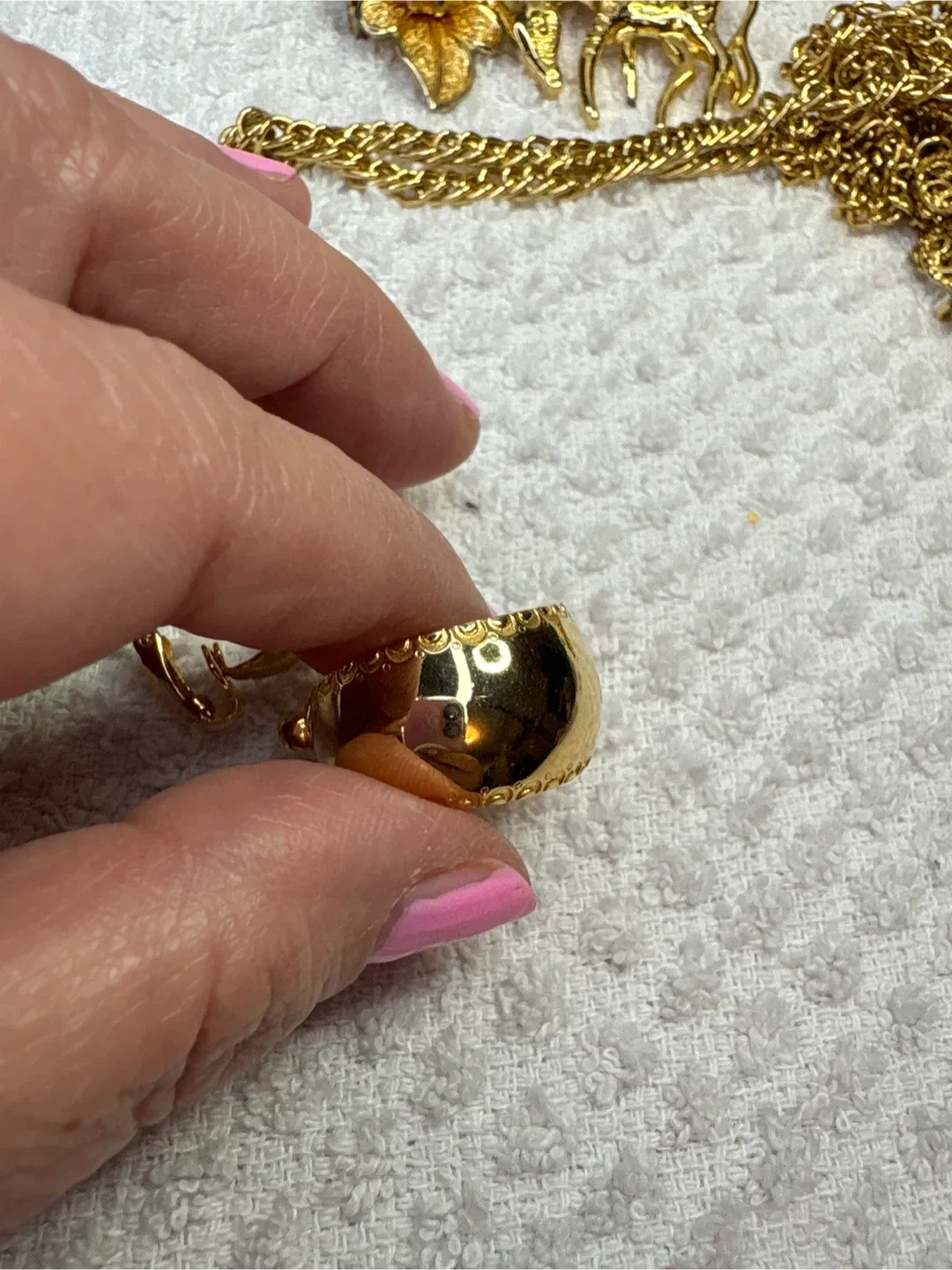 Vintage Gold Tone Jewelry Lot image indicator(4)