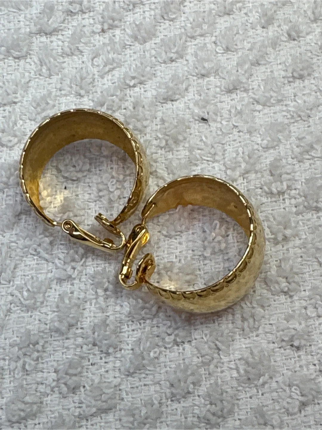 Vintage Gold Tone Jewelry Lot image indicator(5)