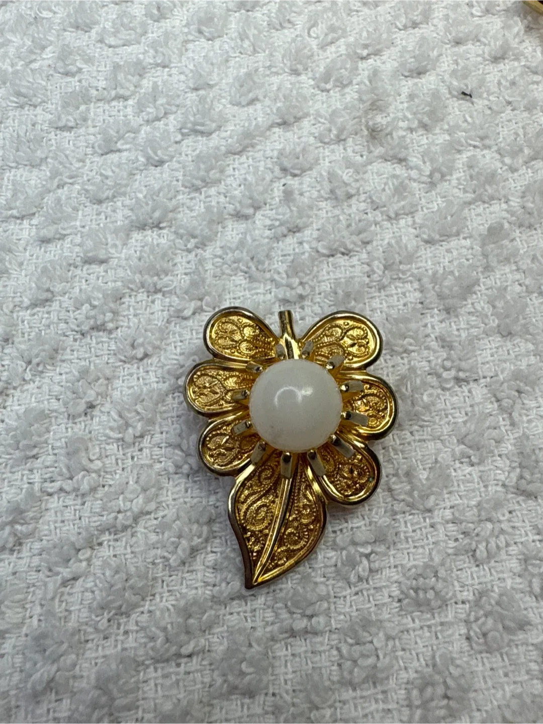 Vintage Gold Tone Jewelry Lot image indicator(2)