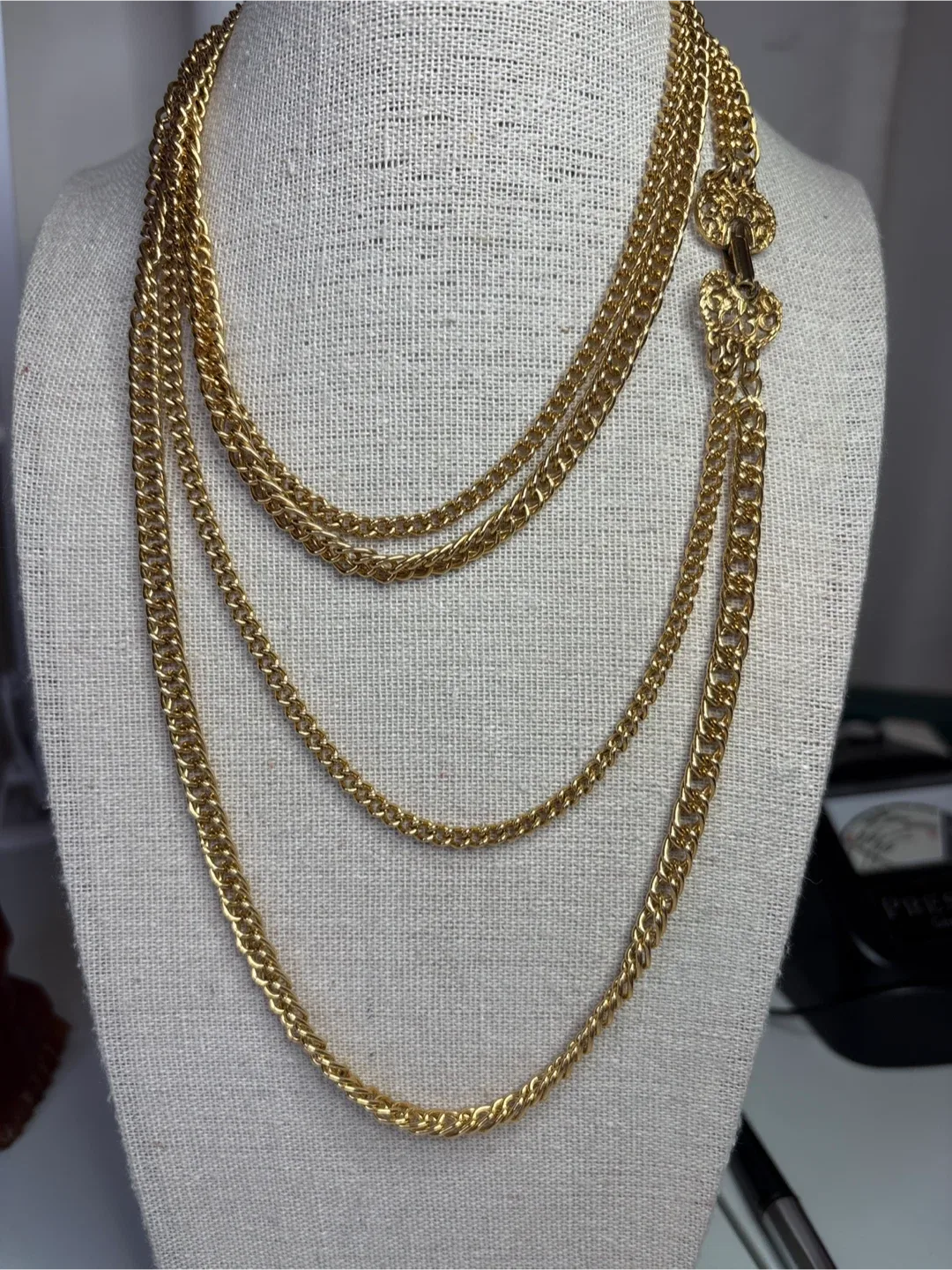 Vintage Gold Tone Jewelry Lot image indicator(8)