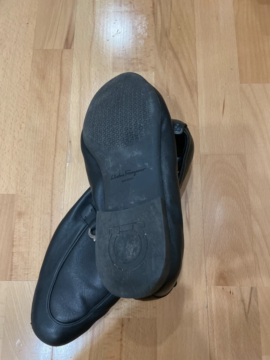 Salvatore Ferragamo Black Leather Loafers image indicator(2)