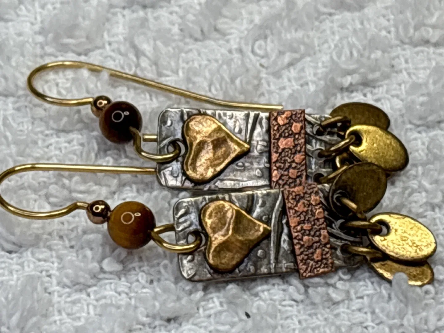 Silver tone necklace with coral inlay & Jasper. image indicator(6)