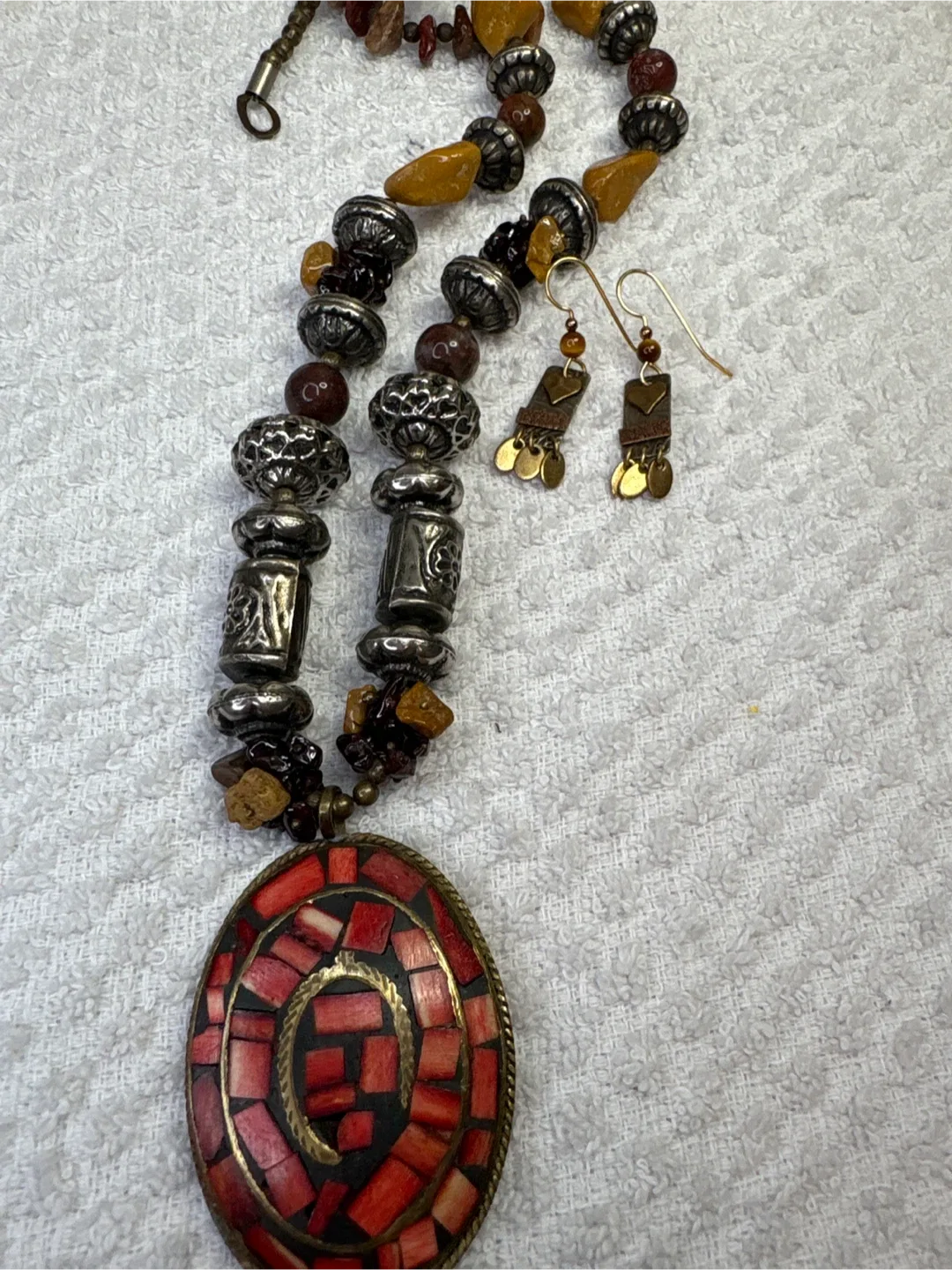 Silver tone necklace with coral inlay & Jasper.