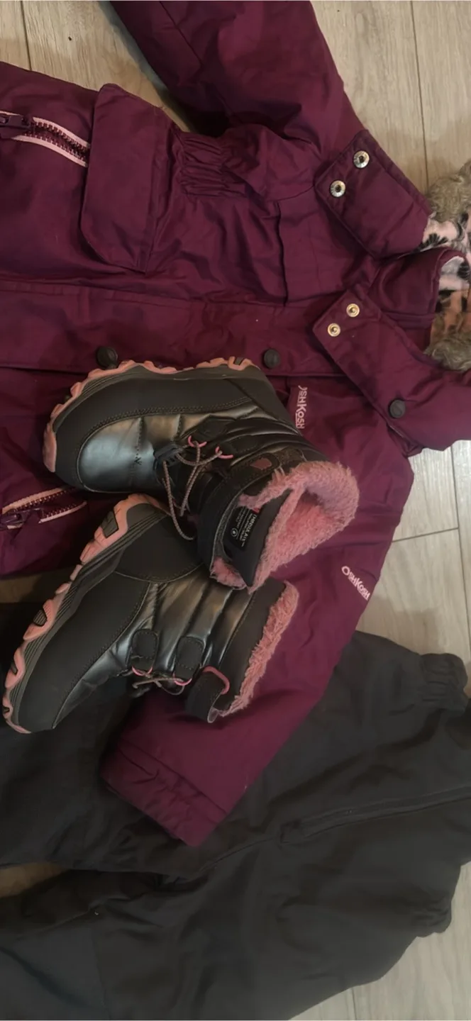 OshKosh Kids Snowsuit & Boots Set image indicator(2)