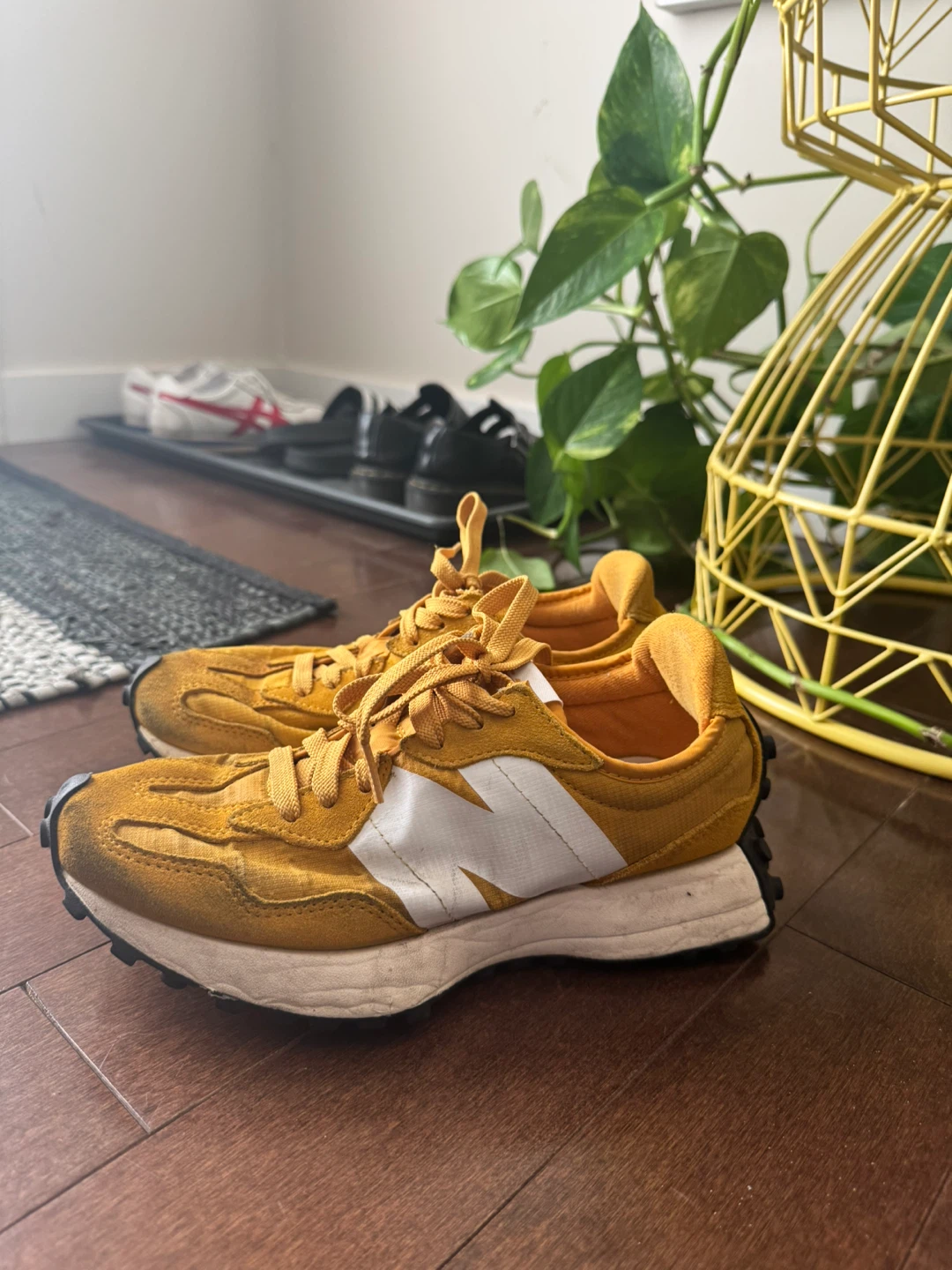 New Balance 327 Yellow Sneakers - Size 6.5 - photo 2