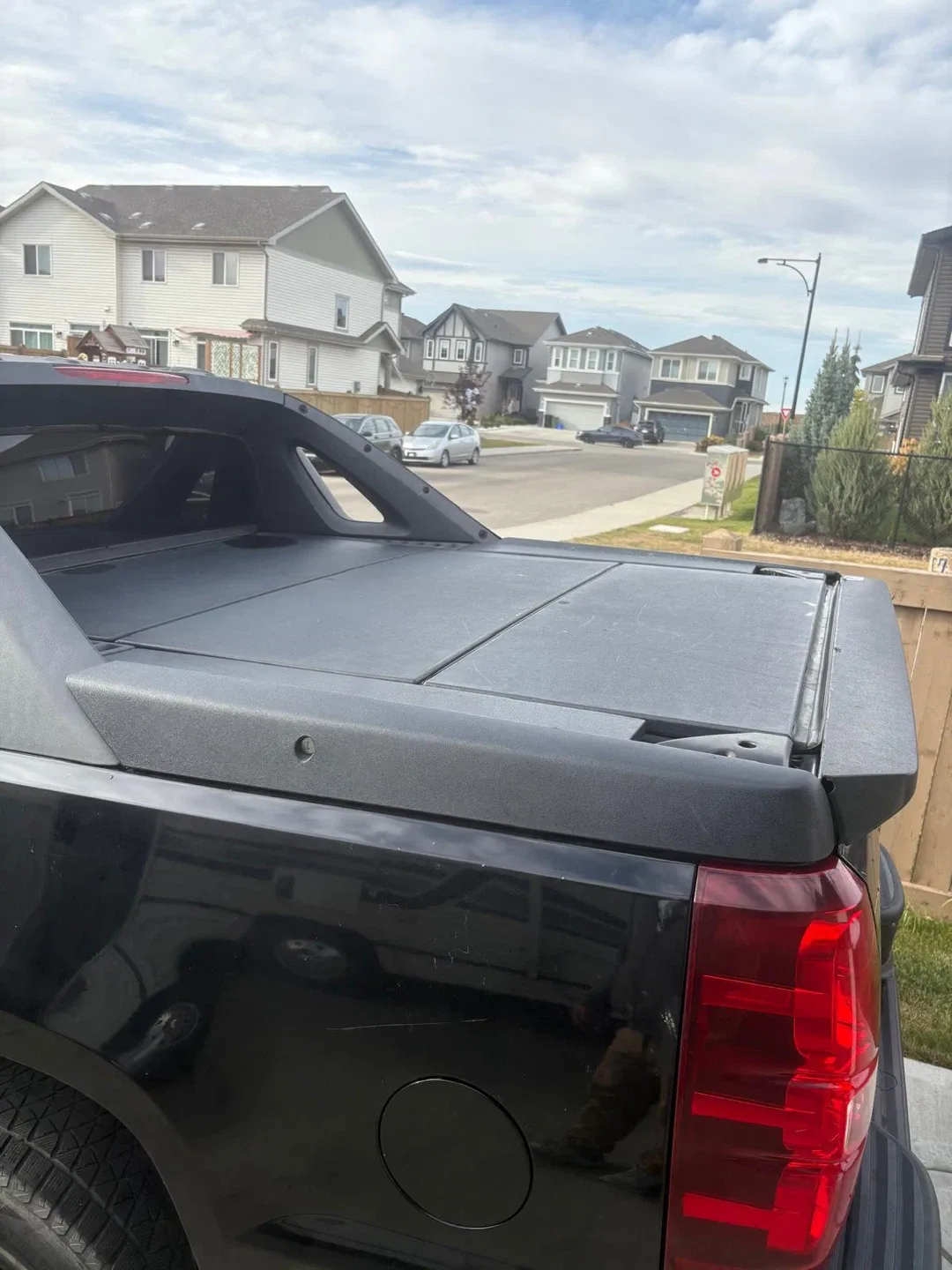 Black Chevrolet Avalanche Truck image indicator(2)