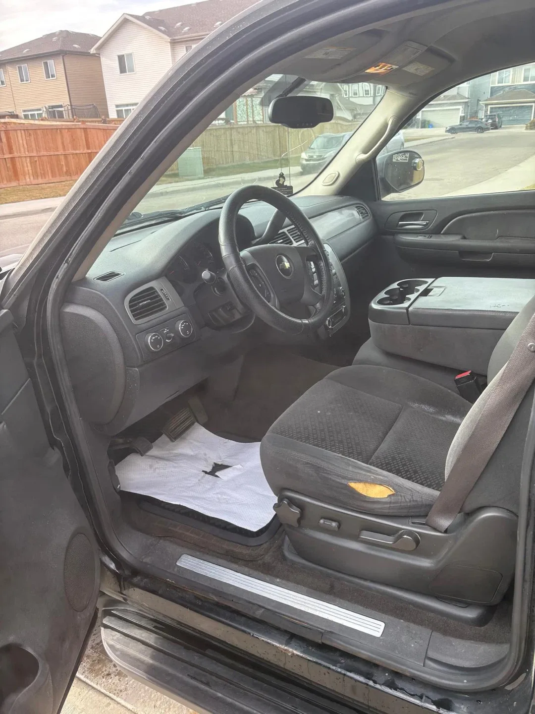 Black Chevrolet Avalanche Truck image indicator(4)