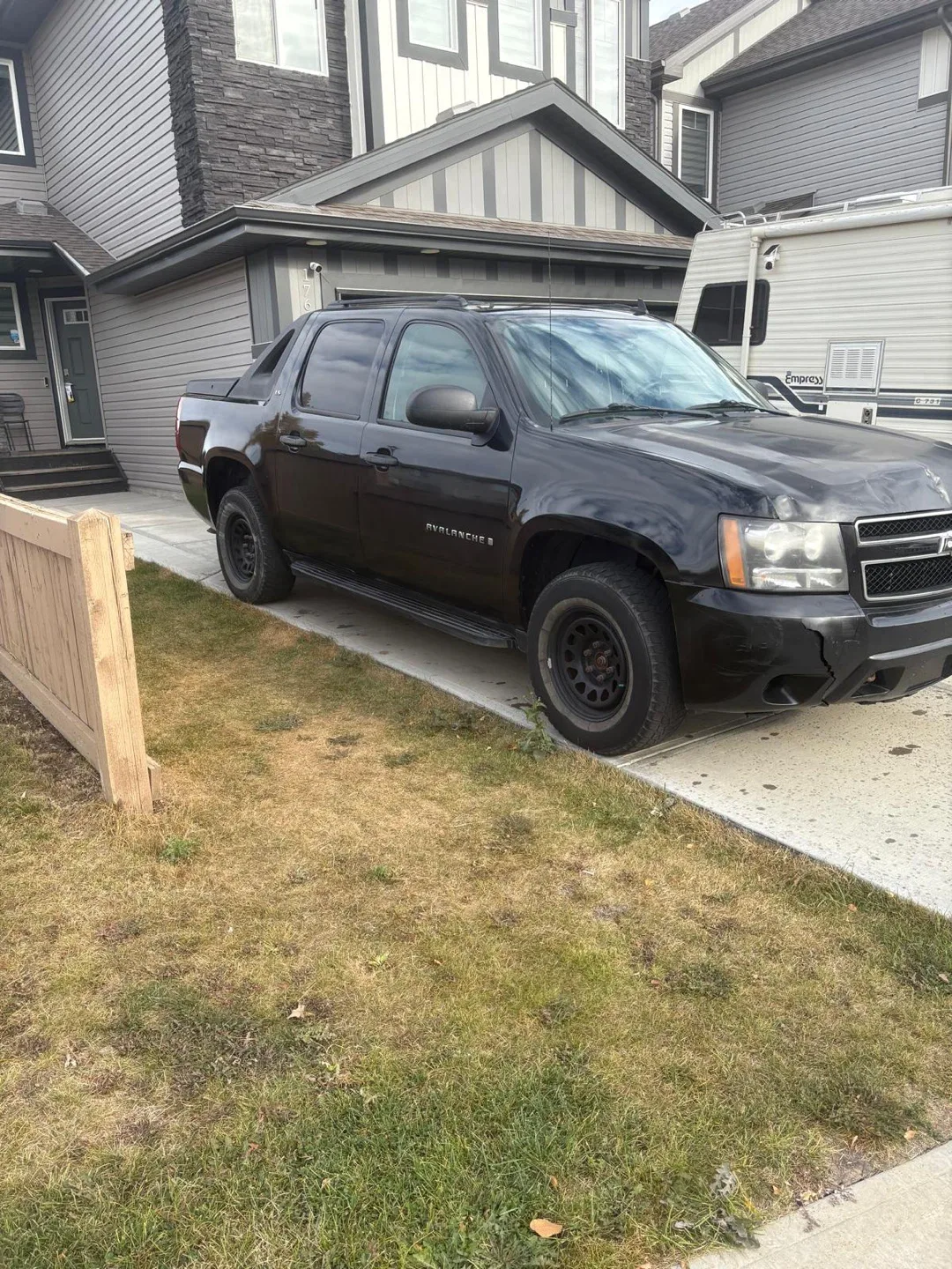Black Chevrolet Avalanche Truck image indicator(3)