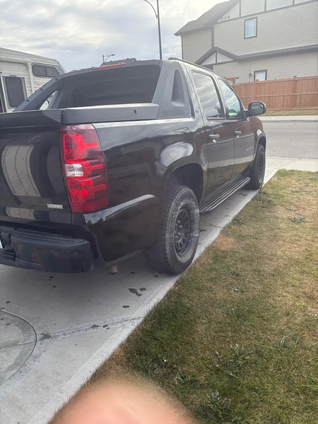 Black Chevrolet Avalanche Truck image indicator(9)