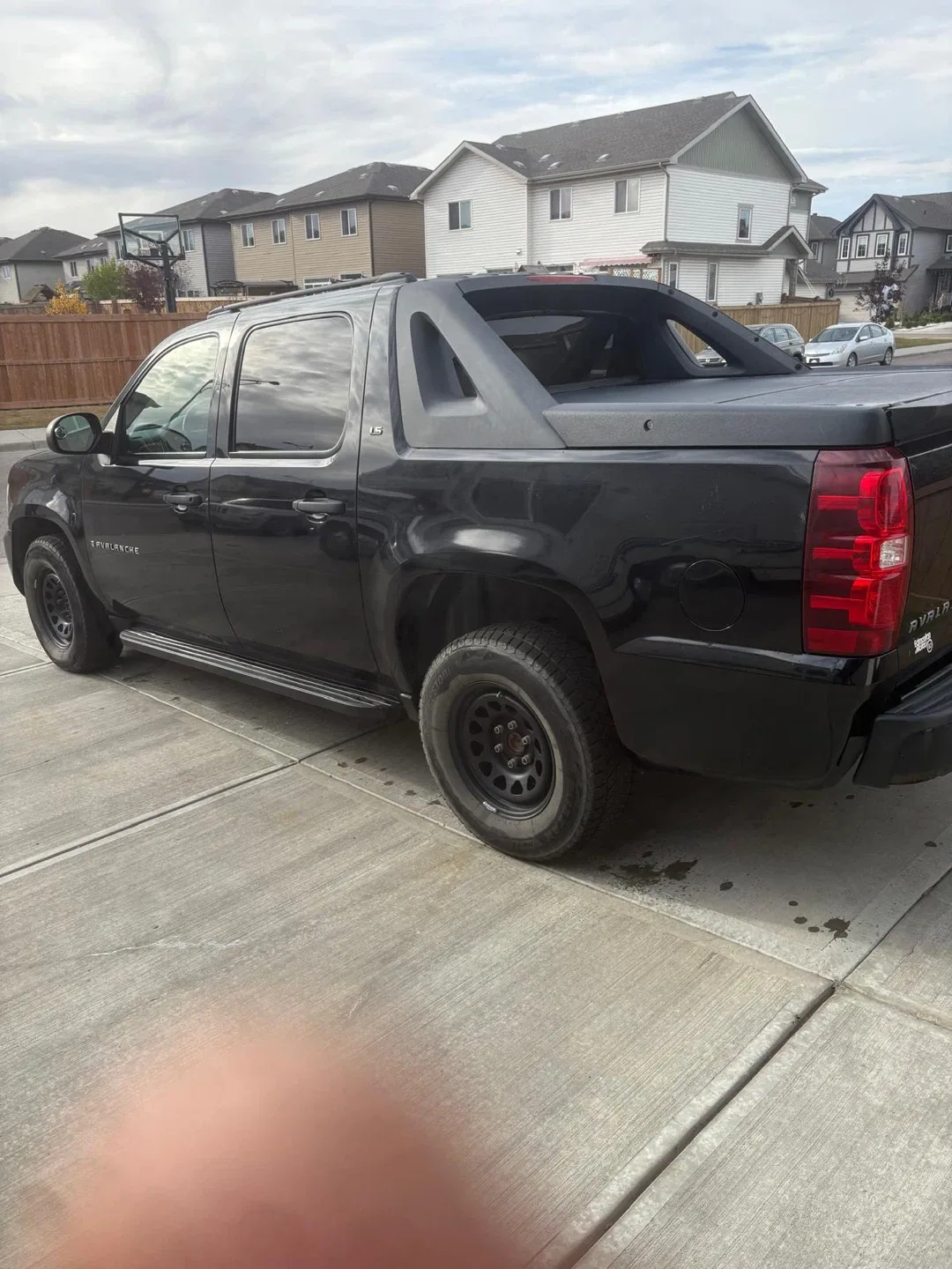 Black Chevrolet Avalanche Truck image indicator(8)