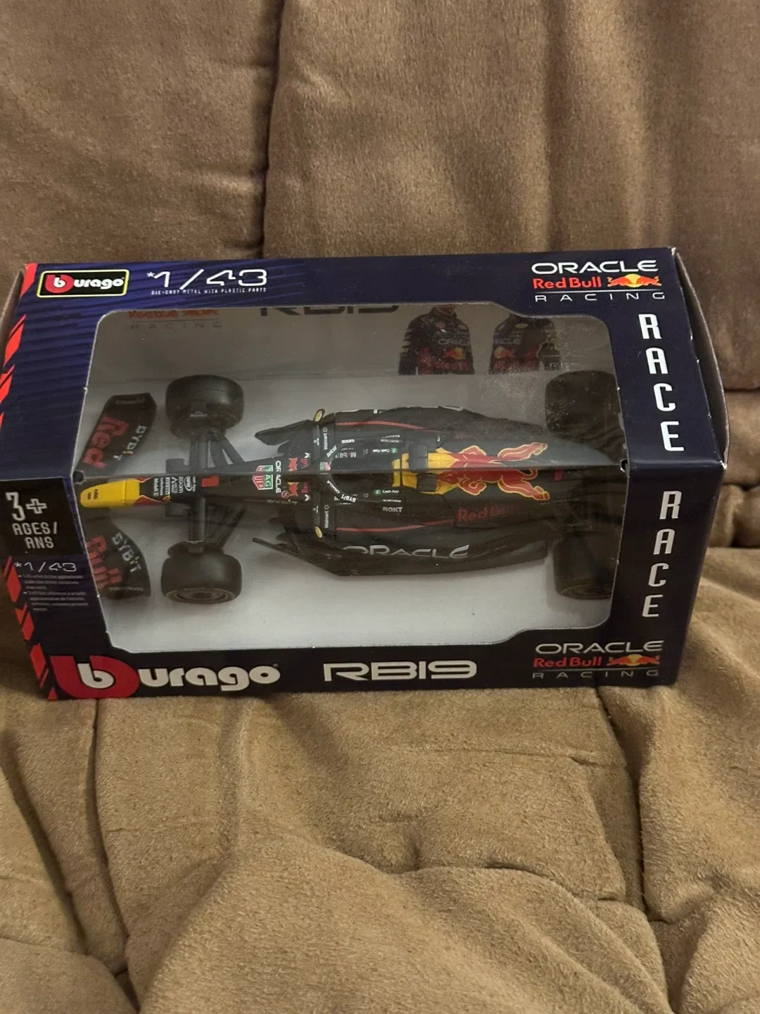 Burago Red Bull Racing RB19 1/43 Scale image indicator(2)