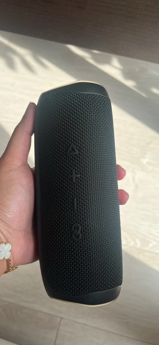 JBL Flip 5 Portable Bluetooth Speaker - Black image indicator(4)