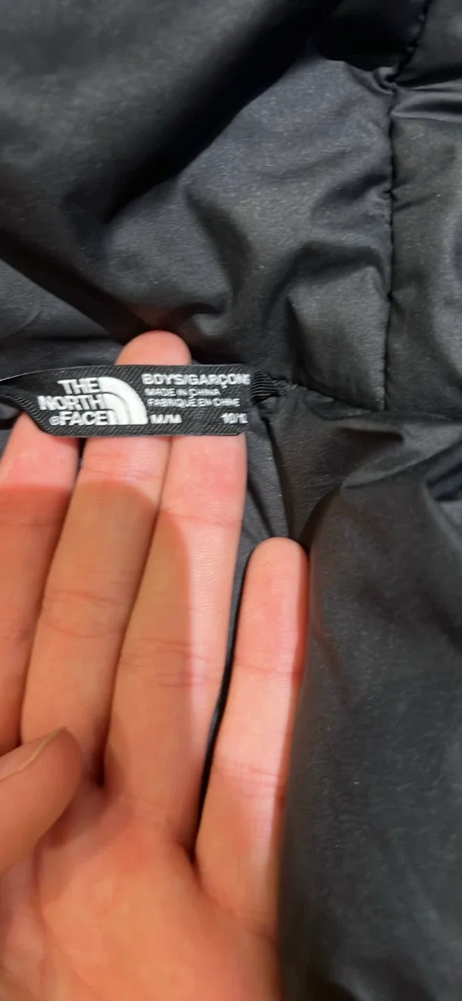 The North Face Boys' Winter Jacket - Size M (10/12) image indicator(3)