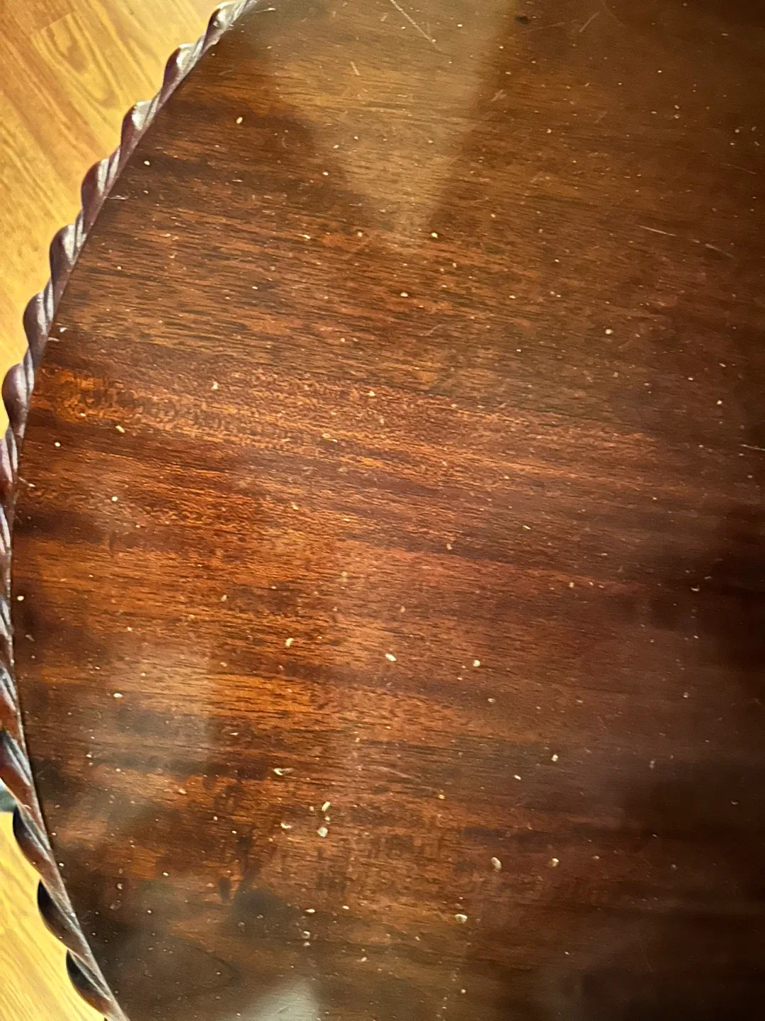 Antique Style Round Side Table image indicator(3)