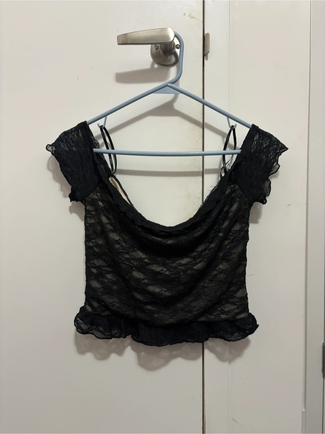 F21 Women’s Black Lace Off-the-Shoulder Top - photo 2