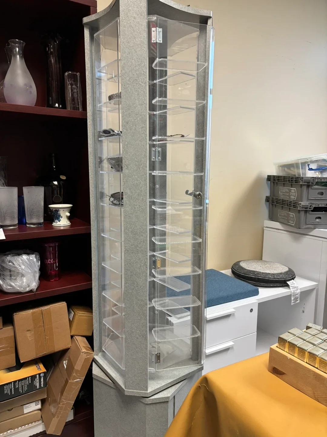 Storage Liquidation Sale 325 Weston rd unit 1d image indicator(2)