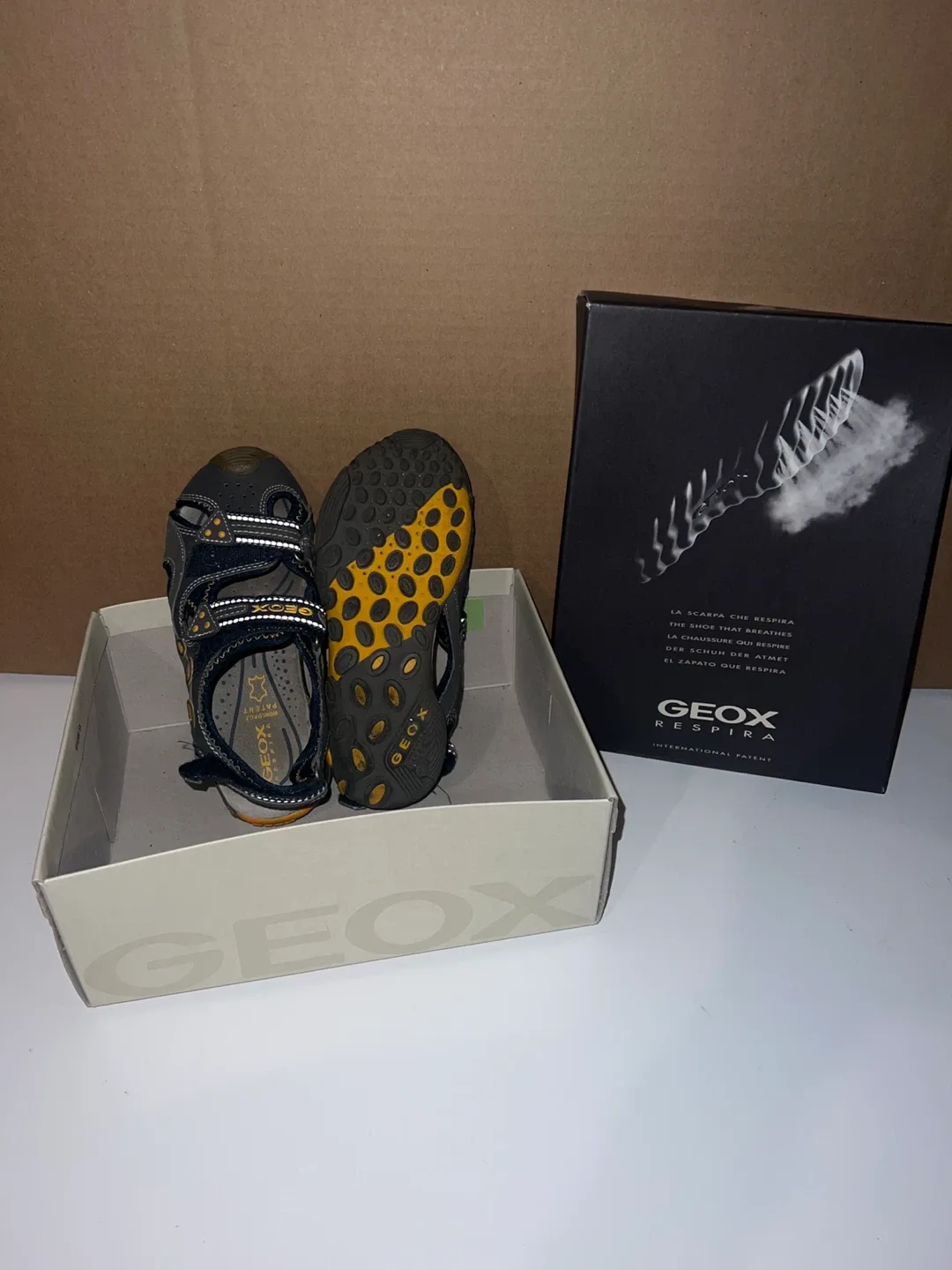 Geox J Lion B Sandals Size 13 Kids - With Box image indicator(2)