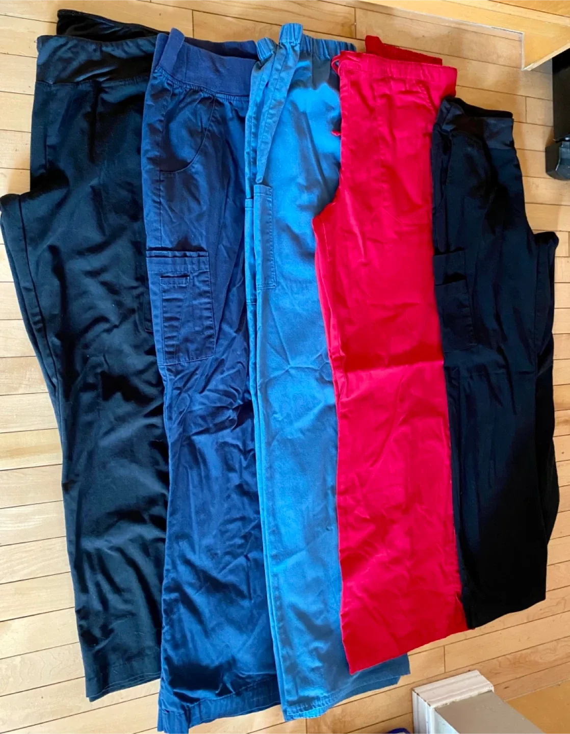 🧡 Lots of  Scrubs - Tops & Pants - Size S image indicator(5)
