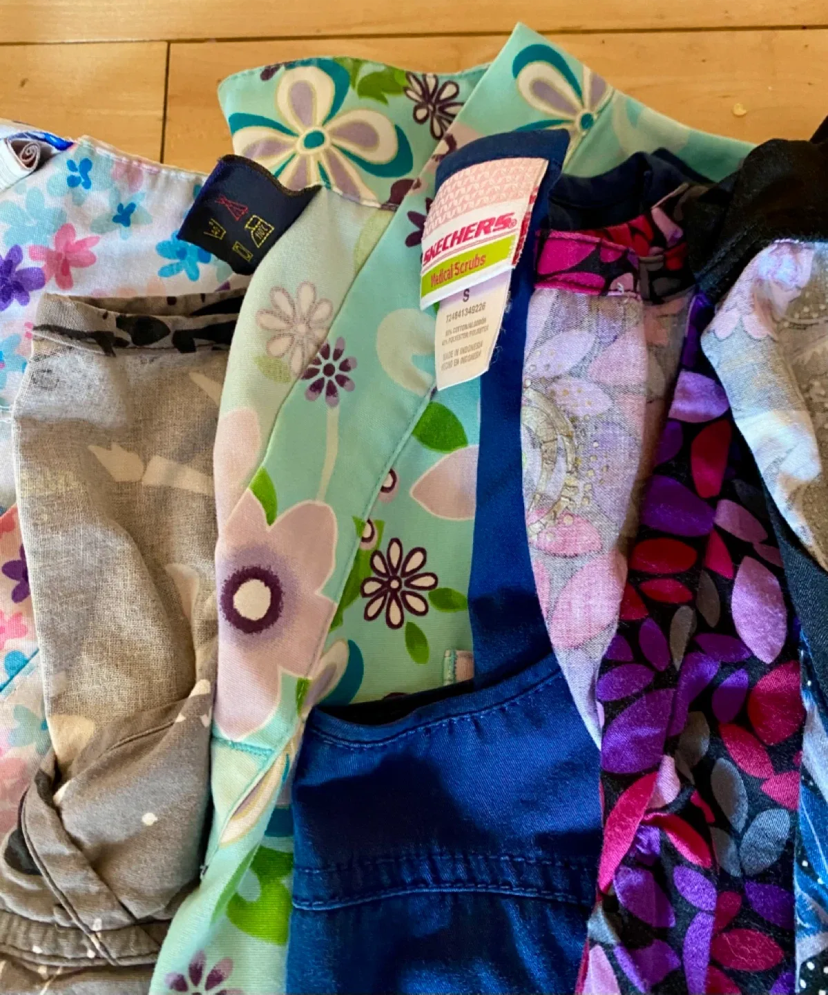 🧡 Lots of  Scrubs - Tops & Pants - Size S image indicator(3)