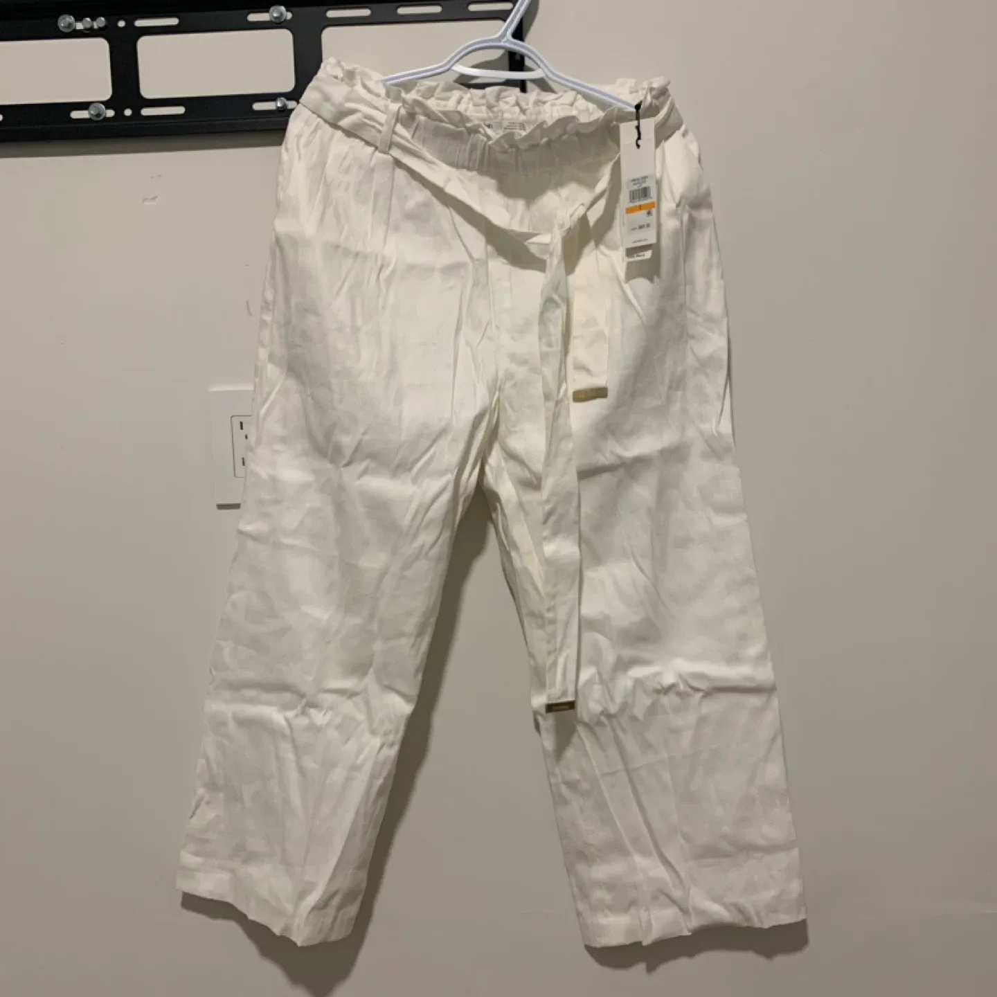 New Calvin Klein White Culotte Pants with Belt (With Tag) image indicator(2)