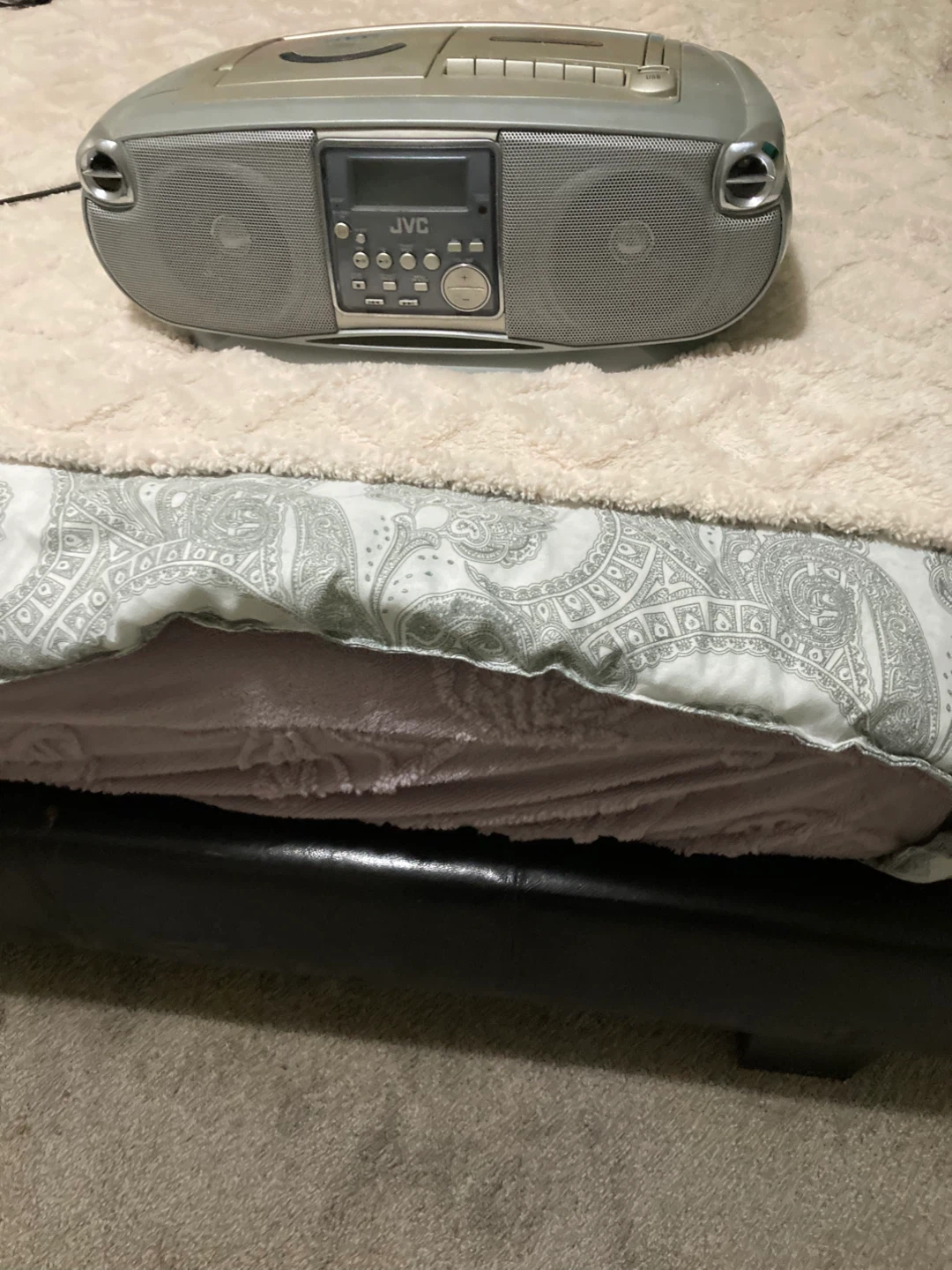 JVC RC-EZ38 CD Radio Cassette System - photo 3