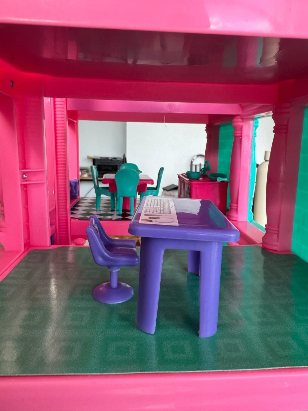 Dollhouse with Furniture image indicator(4)