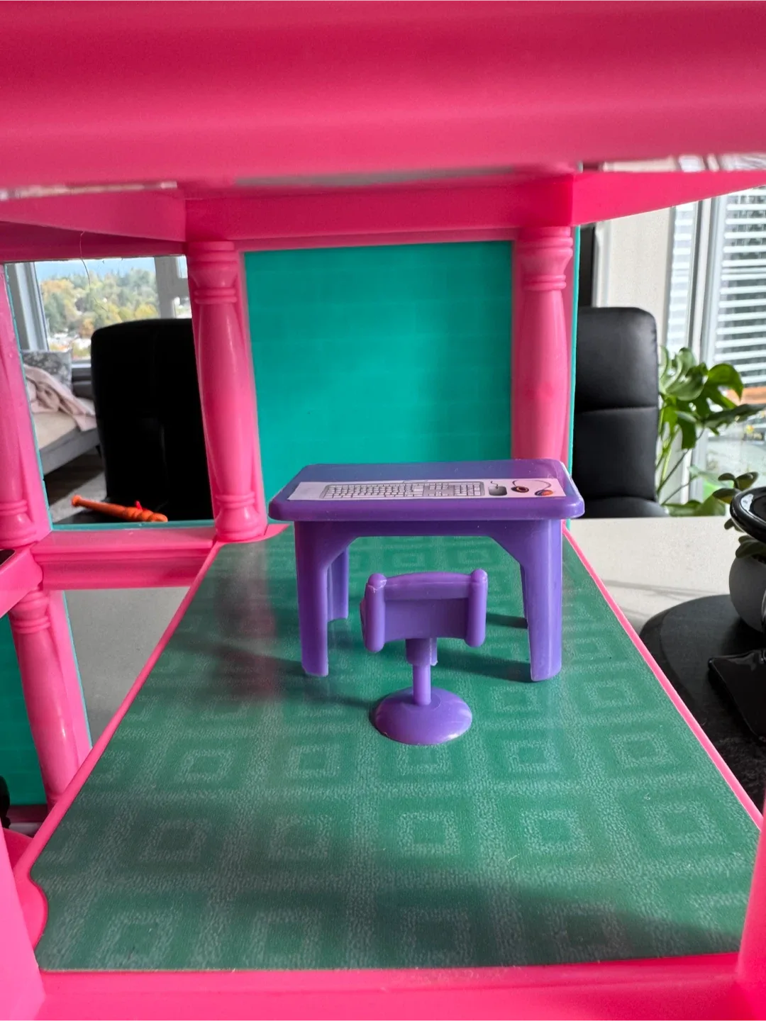 Dollhouse with Furniture image indicator(3)