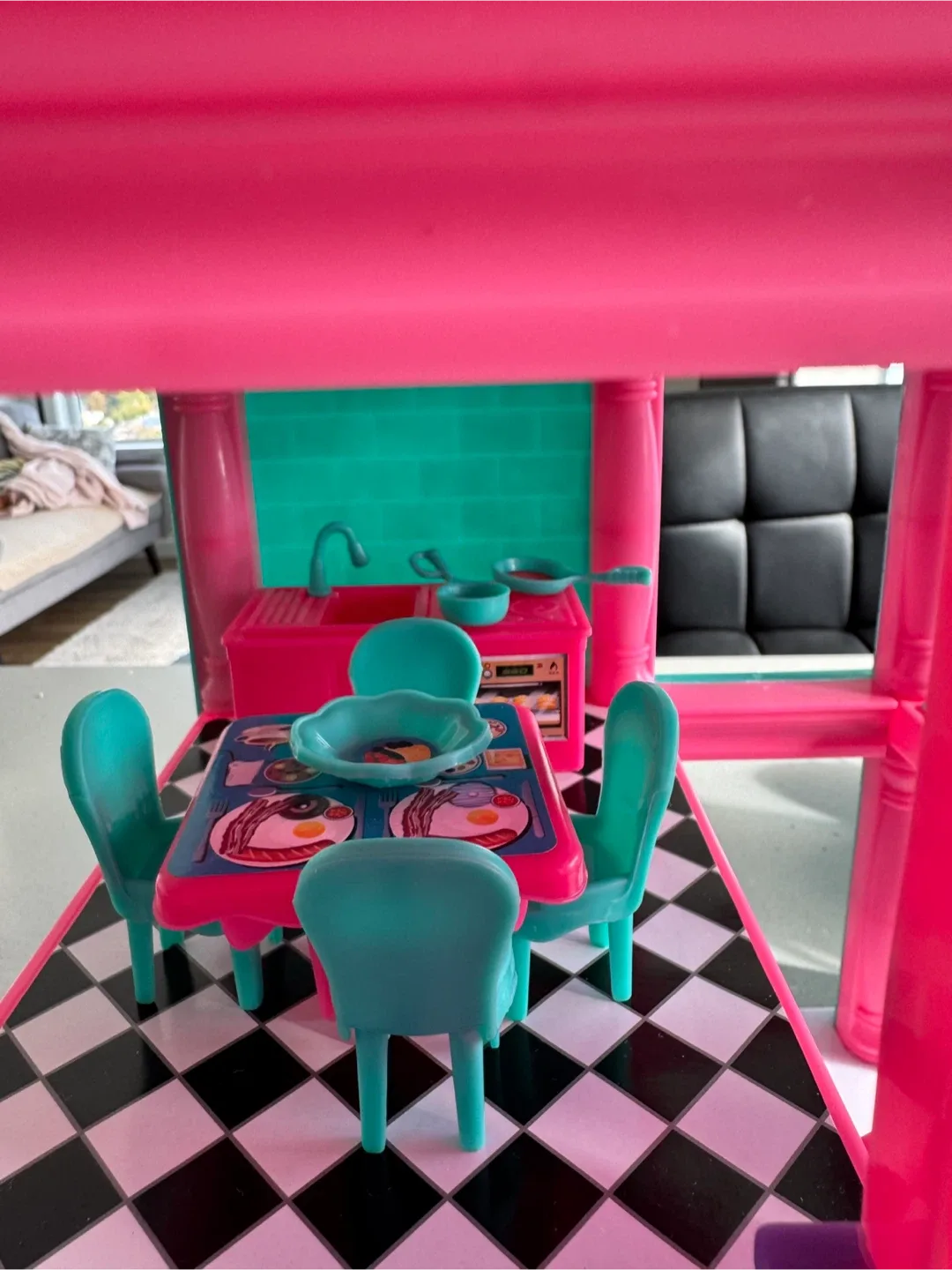 Dollhouse with Furniture image indicator(6)