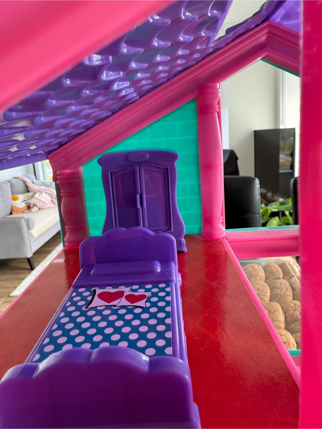 Dollhouse with Furniture image indicator(8)