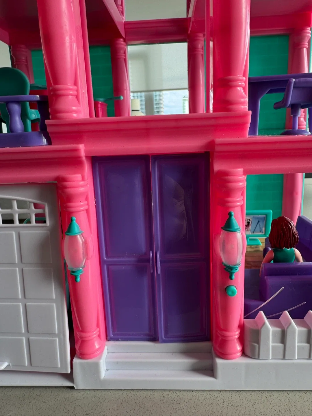 Dollhouse with Furniture image indicator(10)