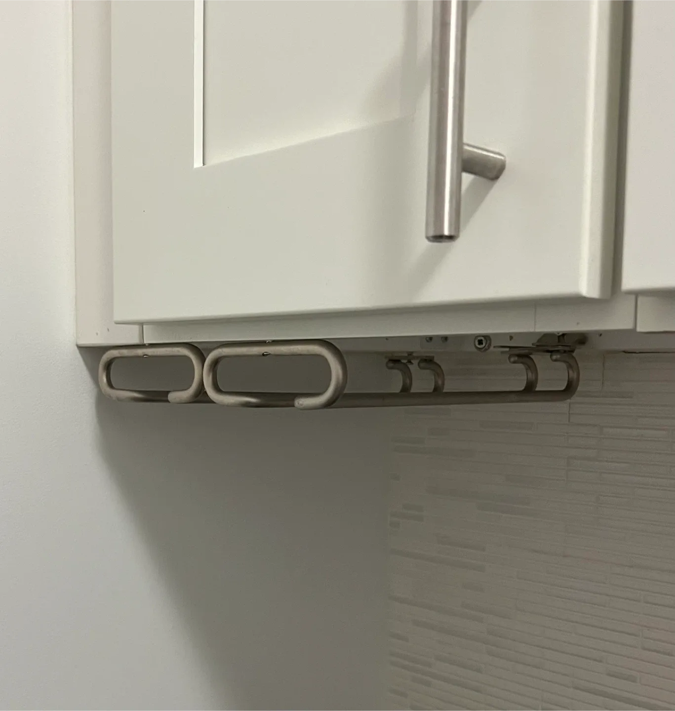 Under Cabinet Wine Glass Rack image indicator(2)