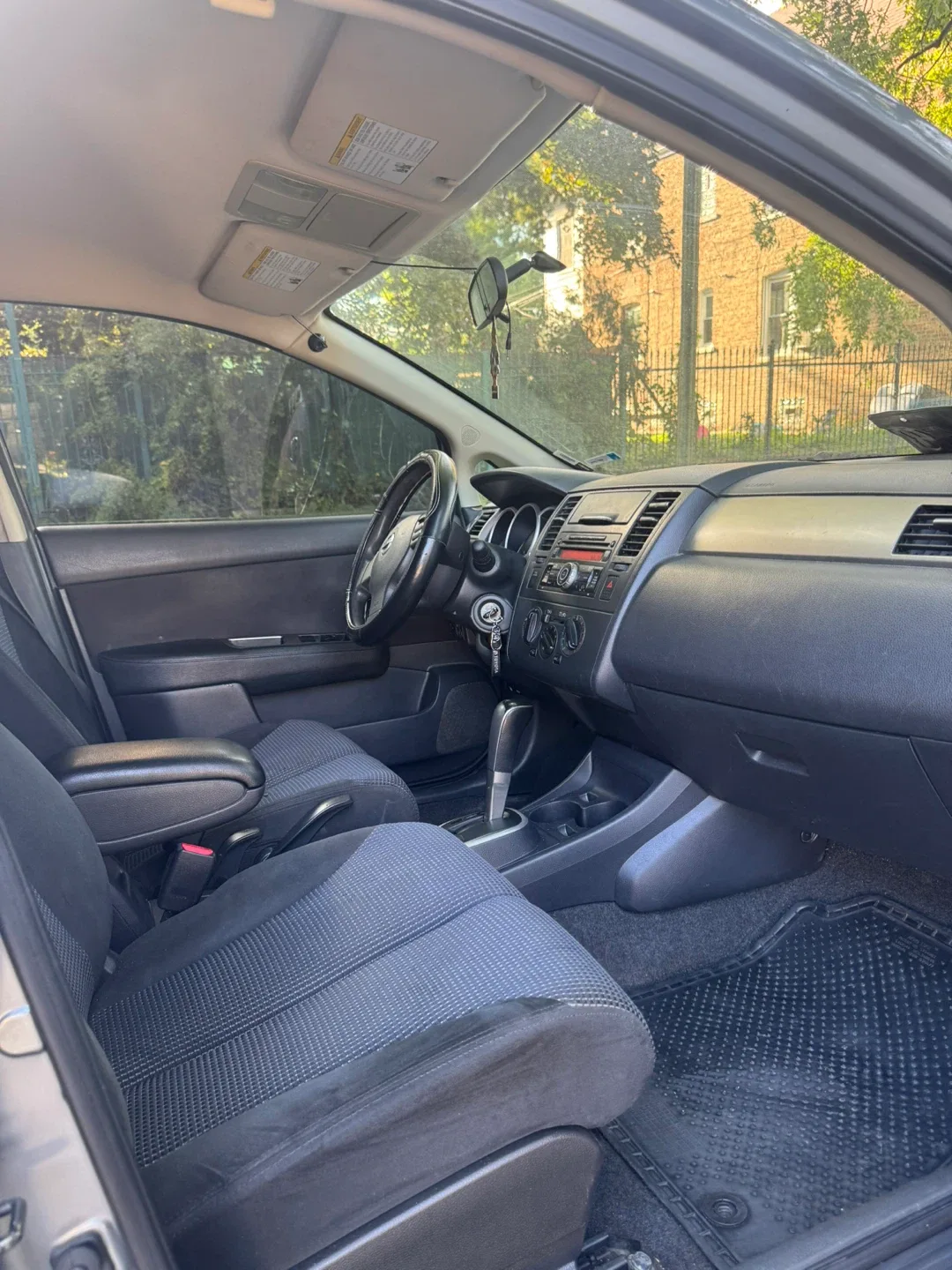 Nissan Versa image indicator(4)