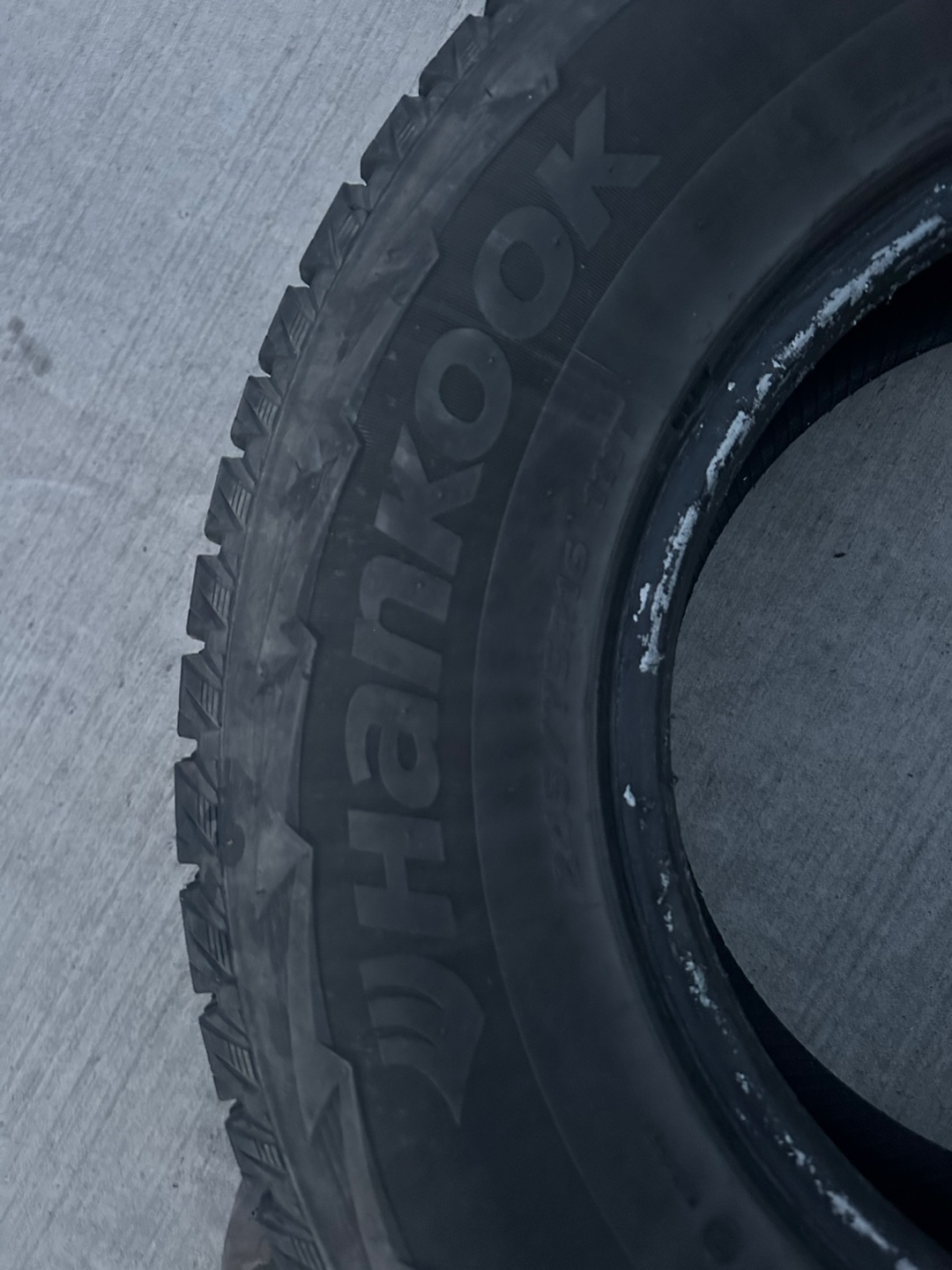 Hankook Winter Tire 225/65R17
