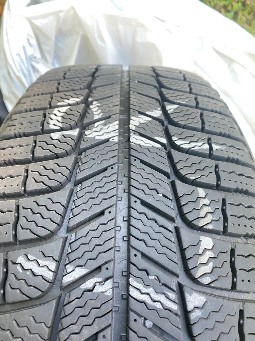 Michelin 225/60R18 Tire with Envy Wheel image indicator(2)